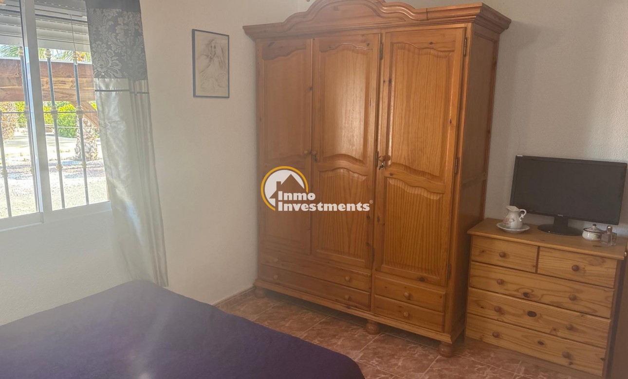 Resale - Villa - Albatera