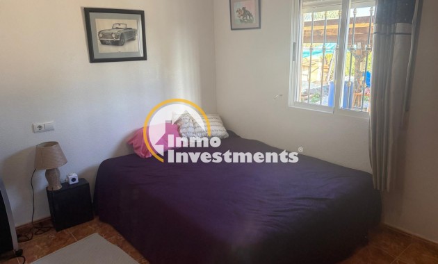 Resale - Villa - Albatera