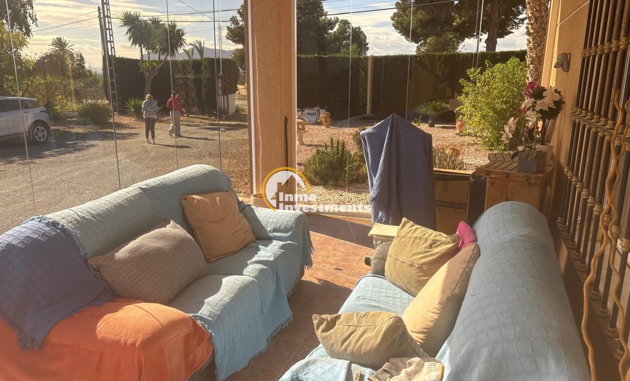 Resale - Villa - Albatera