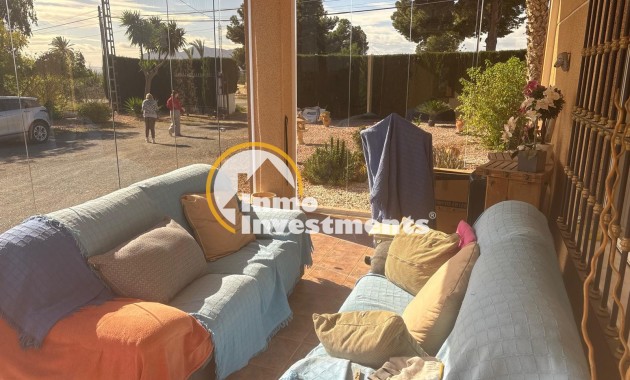 Resale - Villa - Albatera