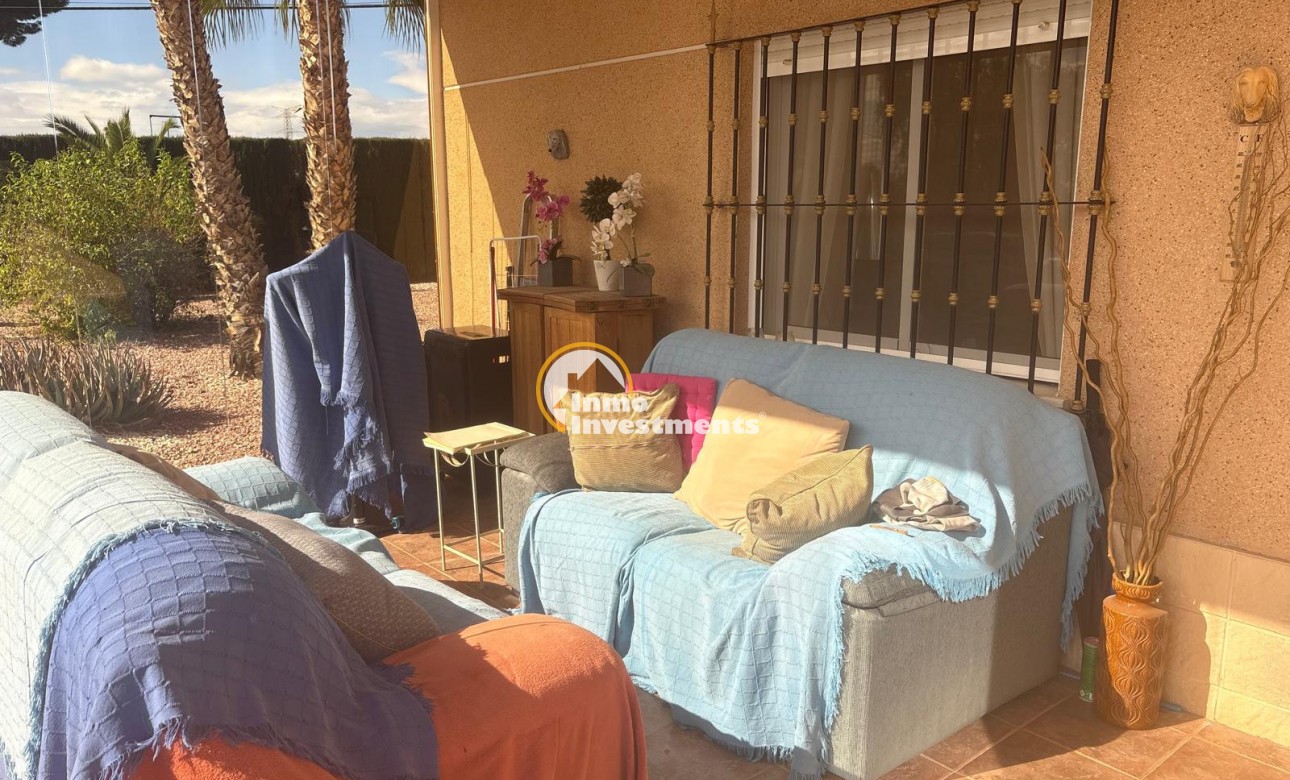 Resale - Villa - Albatera