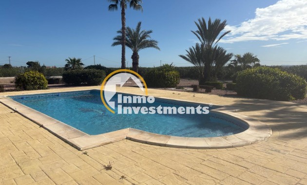 Resale - Villa - Albatera