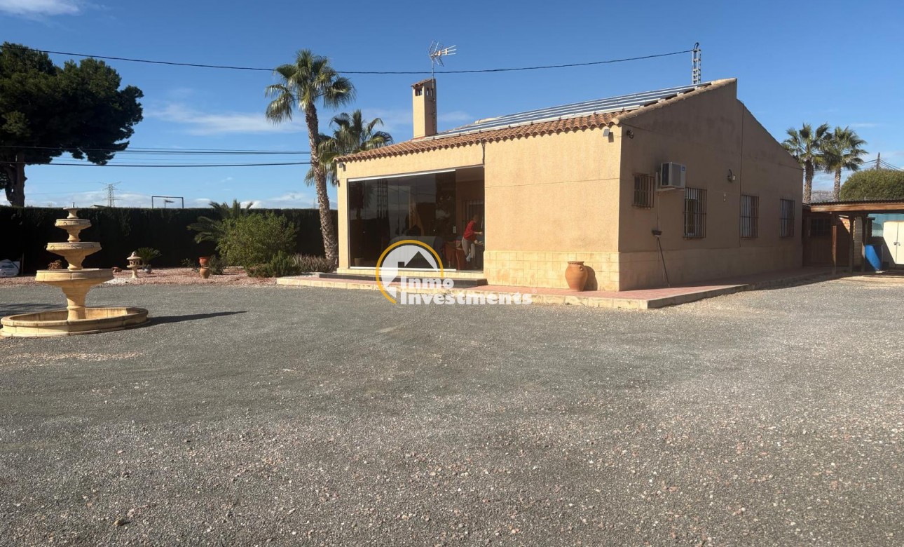 Resale - Villa - Albatera