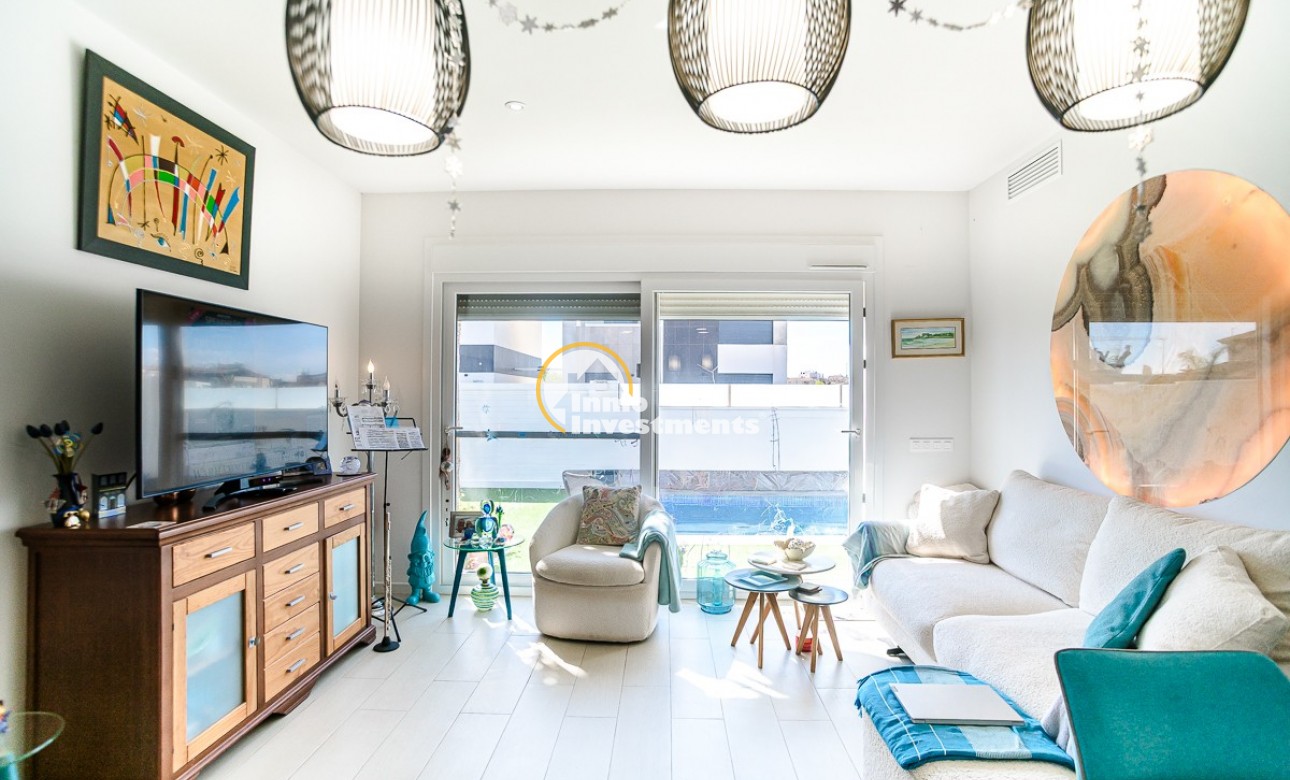 Resale - Villa - Pilar de la Horadada - PILAR DE LA HORADADA