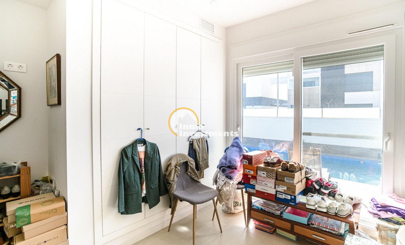 Resale - Villa - Pilar de la Horadada - PILAR DE LA HORADADA