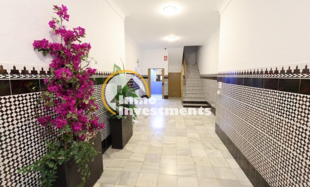Resale - Apartment - Torrevieja - Torrevieja Centre