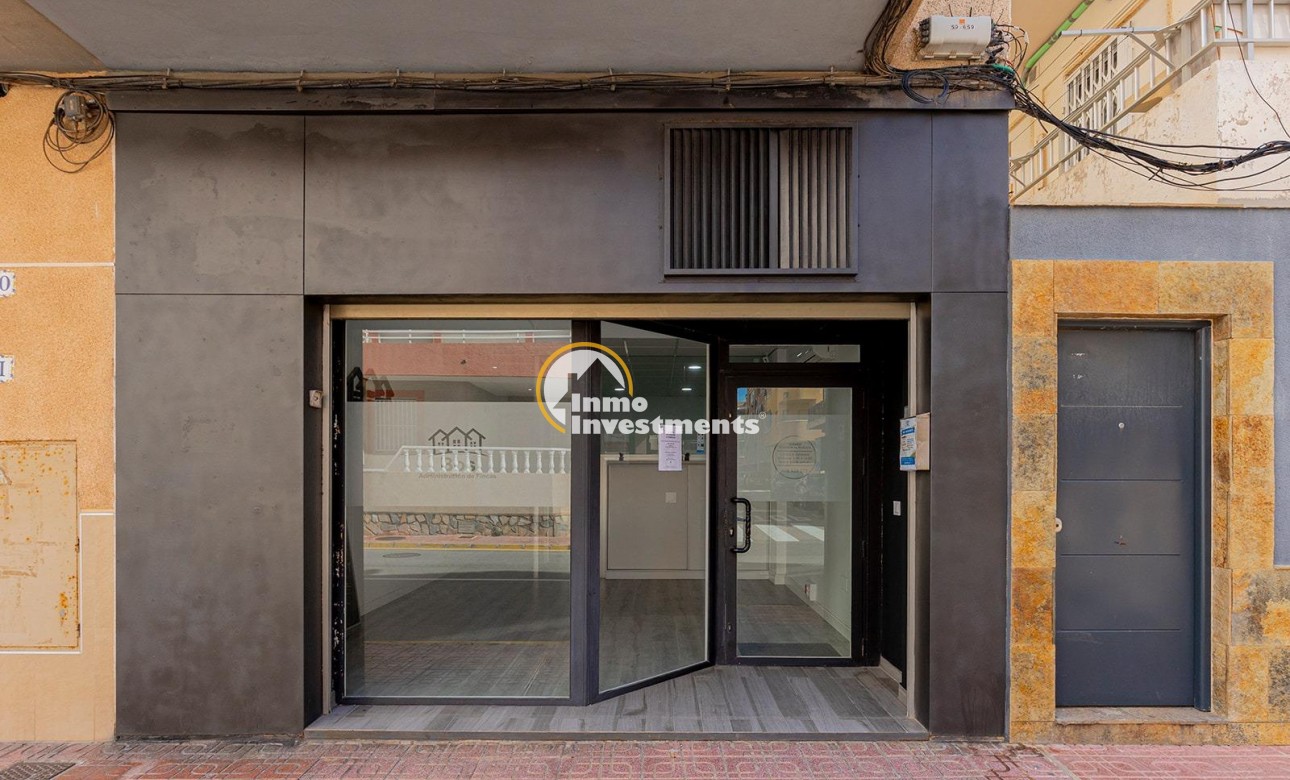 Reventa - Local comercial - Torrevieja - La Mata pueblo