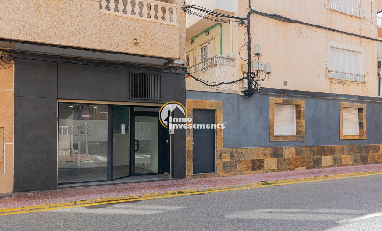 Reventa - Local comercial - Torrevieja - La Mata pueblo
