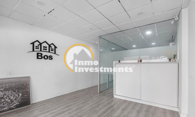 Reventa - Local comercial - Torrevieja - La Mata pueblo