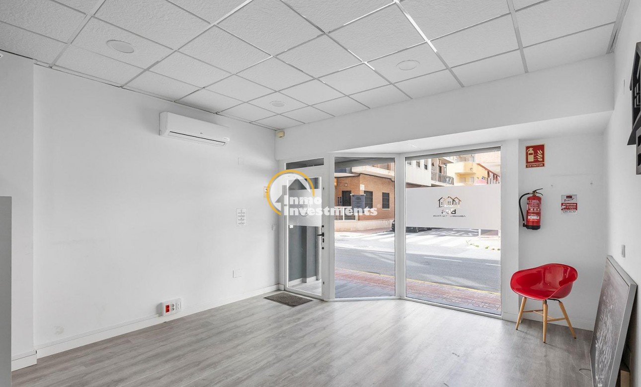 Reventa - Local comercial - Torrevieja - La Mata pueblo