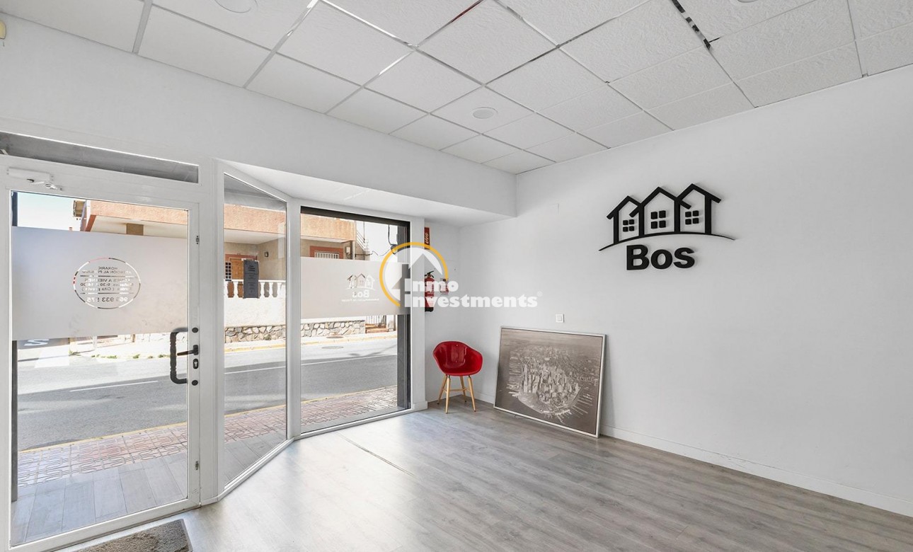 Reventa - Local comercial - Torrevieja - La Mata pueblo