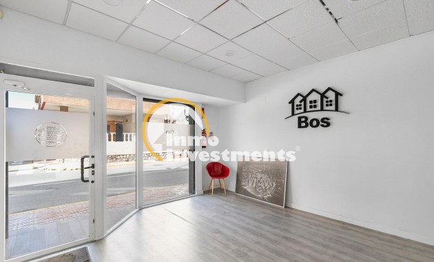 Reventa - Local comercial - Torrevieja - La Mata pueblo