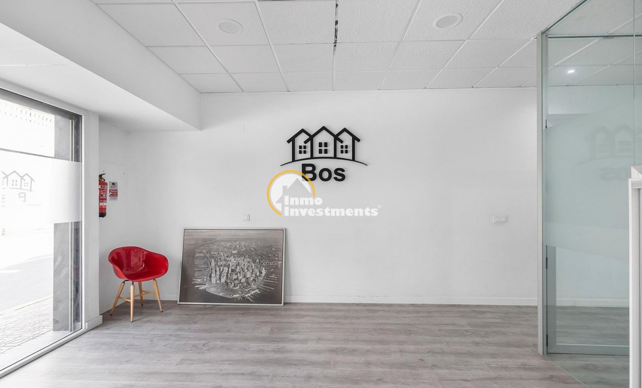 Reventa - Local comercial - Torrevieja - La Mata pueblo