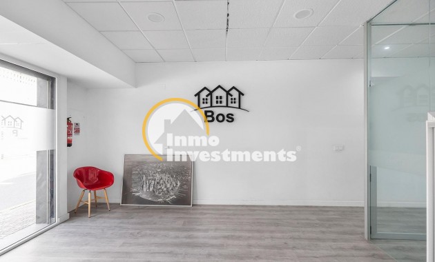 Reventa - Local comercial - Torrevieja - La Mata pueblo