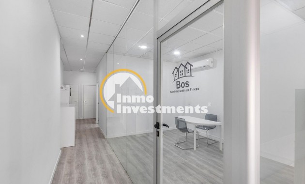 Reventa - Local comercial - Torrevieja - La Mata pueblo