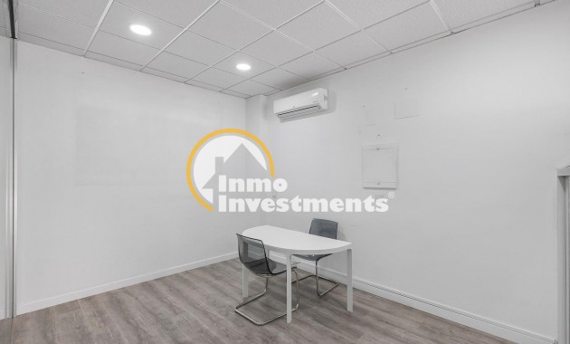 Reventa - Local comercial - Torrevieja - La Mata pueblo
