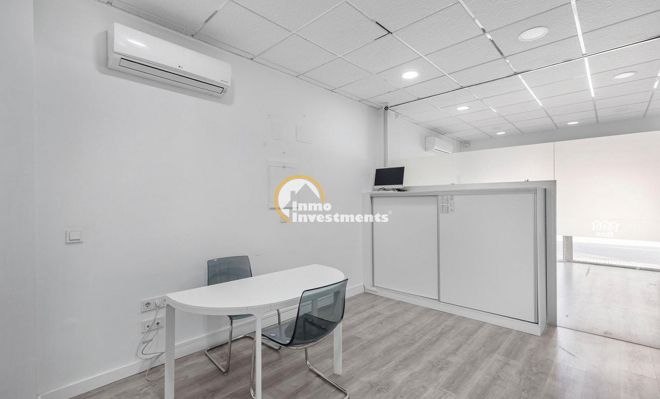 Reventa - Local comercial - Torrevieja - La Mata pueblo