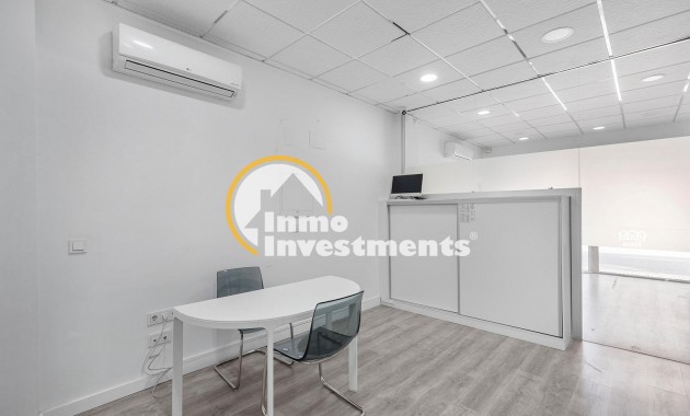 Reventa - Local comercial - Torrevieja - La Mata pueblo