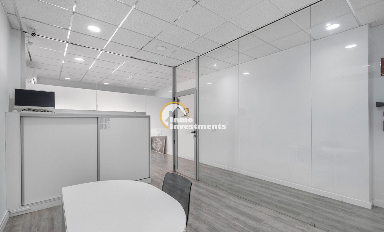 Reventa - Local comercial - Torrevieja - La Mata pueblo