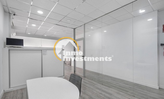 Reventa - Local comercial - Torrevieja - La Mata pueblo