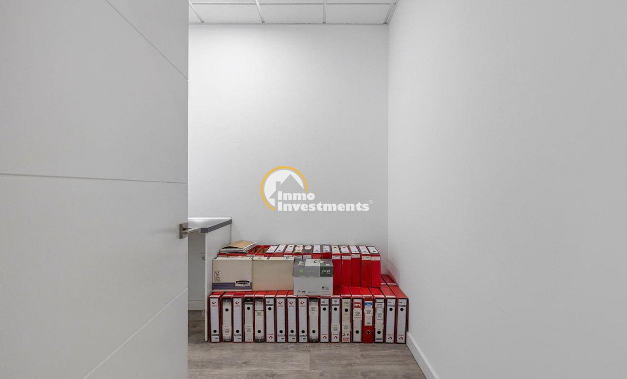 Reventa - Local comercial - Torrevieja - La Mata pueblo