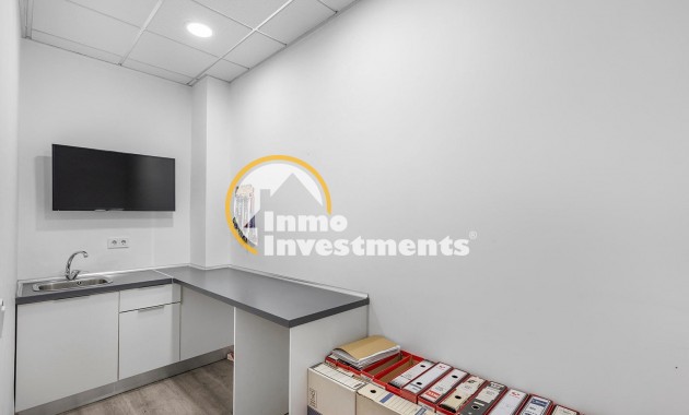 Reventa - Local comercial - Torrevieja - La Mata pueblo