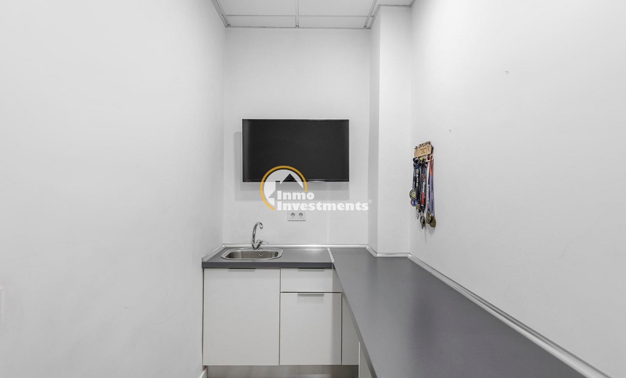 Reventa - Local comercial - Torrevieja - La Mata pueblo