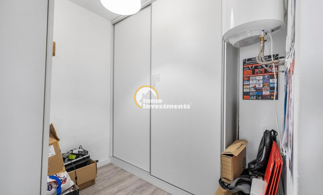 Reventa - Local comercial - Torrevieja - La Mata pueblo