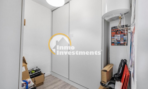 Reventa - Local comercial - Torrevieja - La Mata pueblo