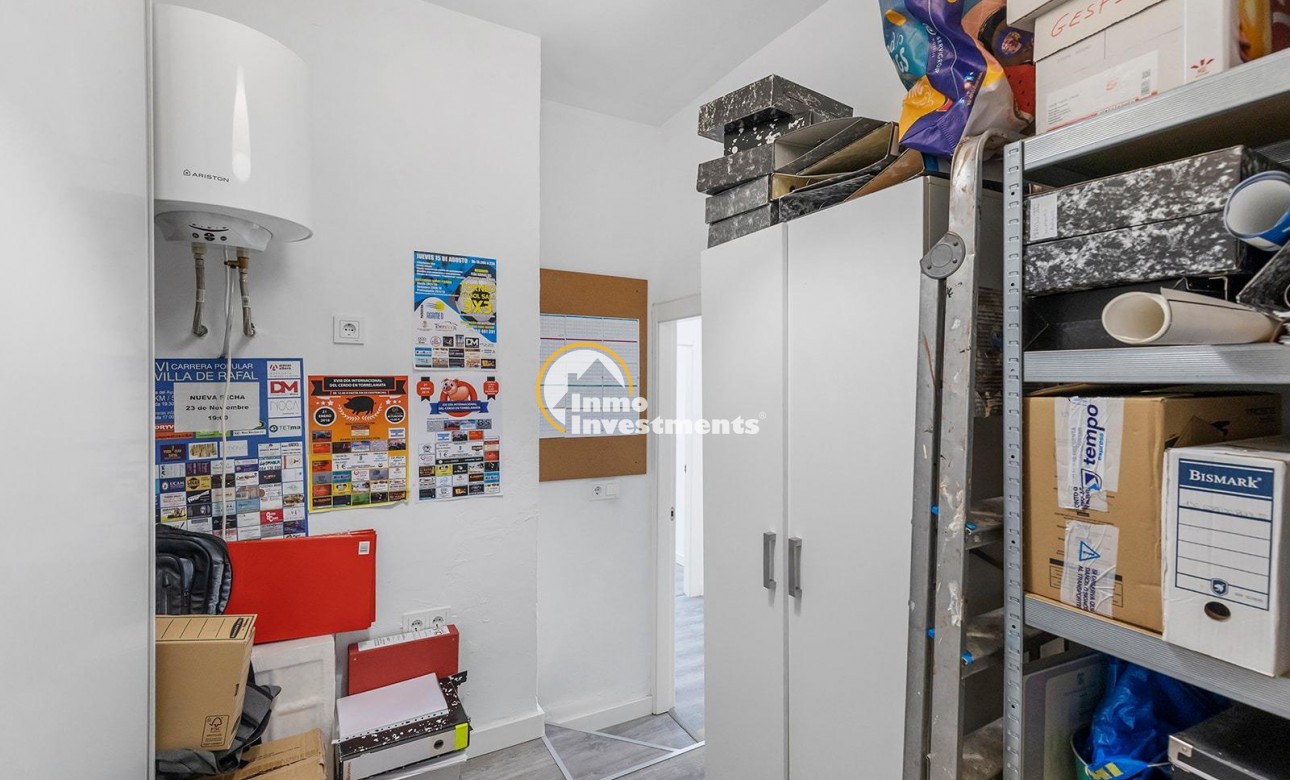 Reventa - Local comercial - Torrevieja - La Mata pueblo