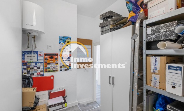 Reventa - Local comercial - Torrevieja - La Mata pueblo