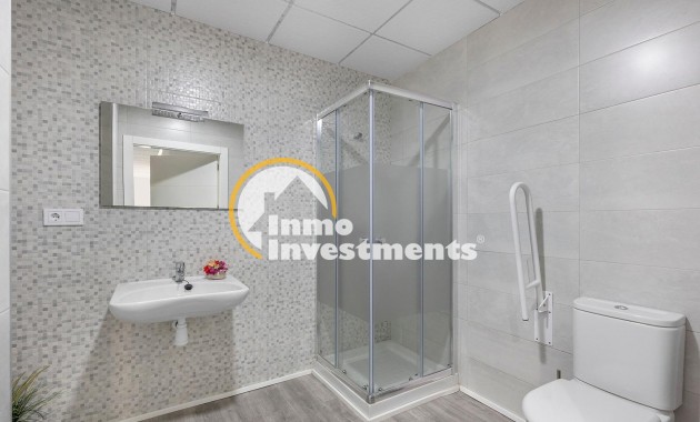 Reventa - Local comercial - Torrevieja - La Mata pueblo
