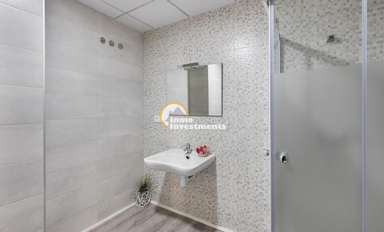 Reventa - Local comercial - Torrevieja - La Mata pueblo