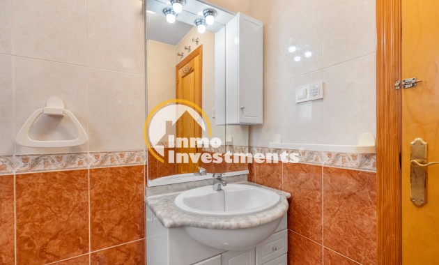 Resale - Apartment - Torrevieja - Torrevieja Centre