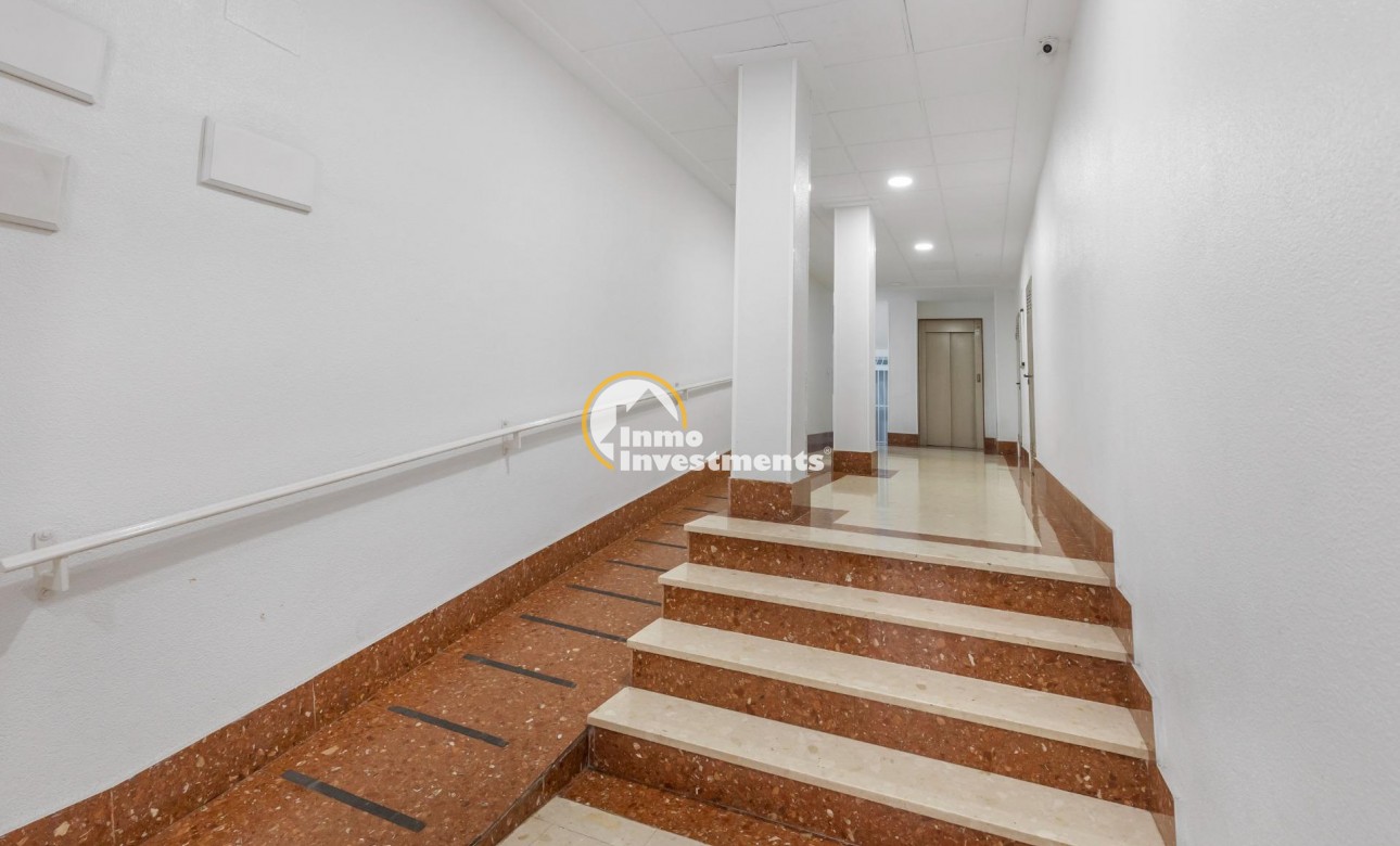 Resale - Apartment - Torrevieja - Torrevieja Centre