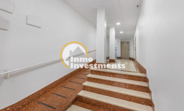 Resale - Apartment - Torrevieja - Torrevieja Centre