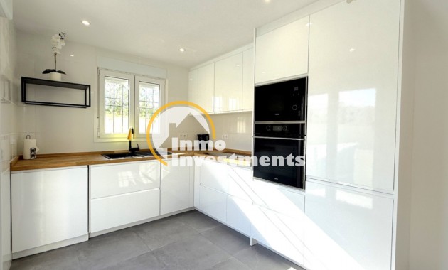 Resale - Semi detached villa - Playa Flamenca