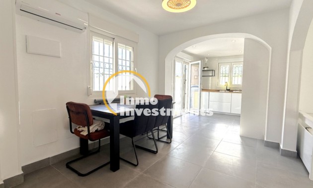 Resale - Semi detached villa - Playa Flamenca