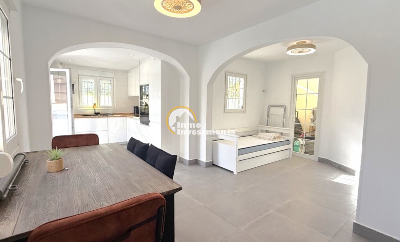 Resale - Semi detached villa - Playa Flamenca