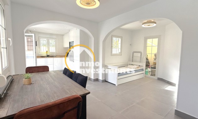 Resale - Semi detached villa - Playa Flamenca