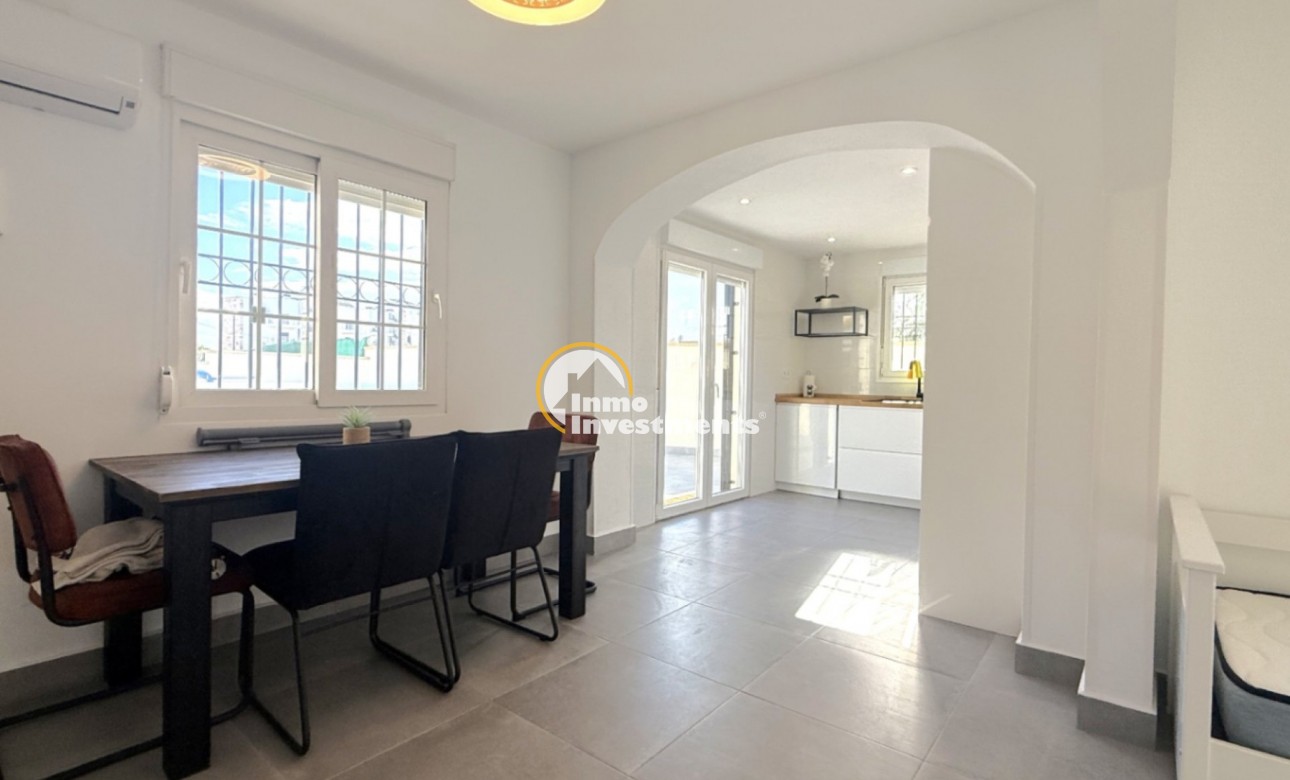 Resale - Semi detached villa - Playa Flamenca
