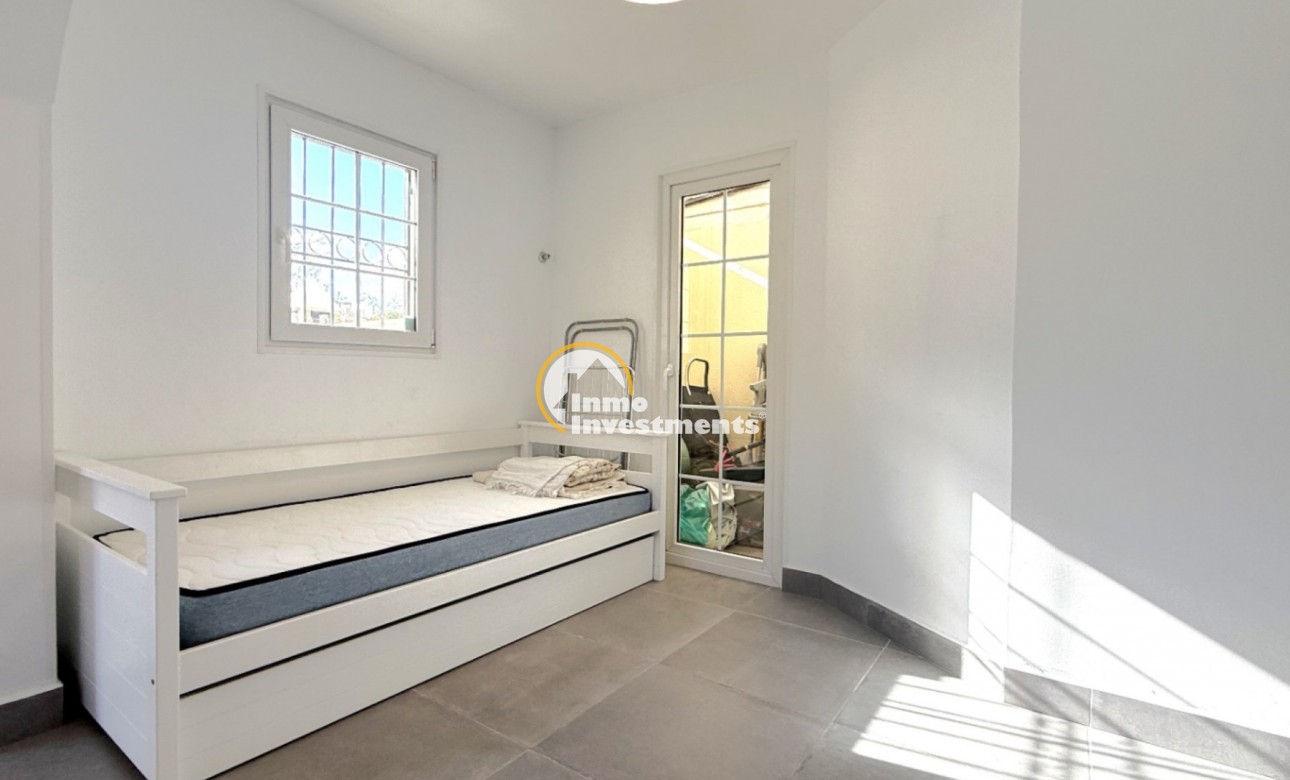 Resale - Semi detached villa - Playa Flamenca