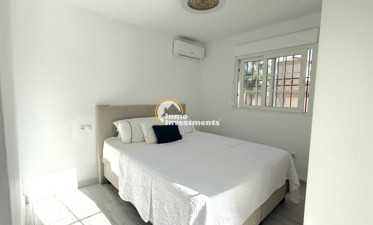 Resale - Semi detached villa - Playa Flamenca