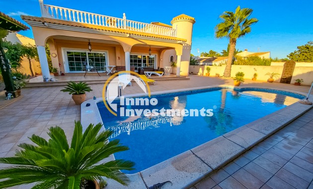Resale - Villa - Playa Flamenca - Beachside