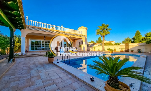 Resale - Villa - Playa Flamenca - Beachside