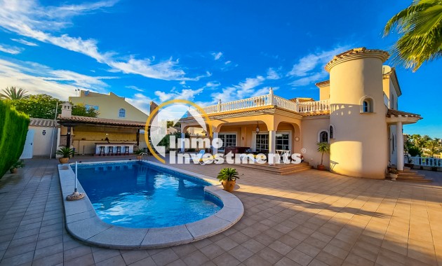 Resale - Villa - Playa Flamenca - Beachside