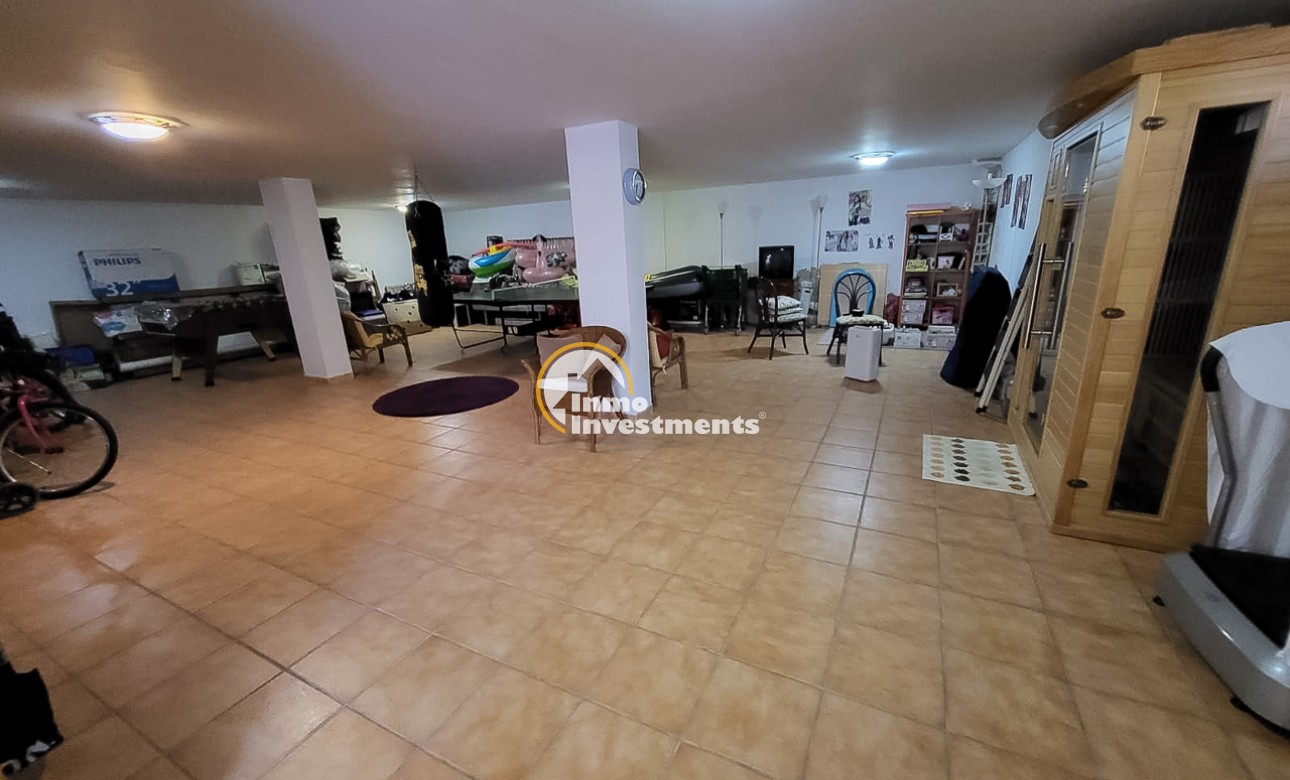 Resale - Villa - Playa Flamenca - Beachside