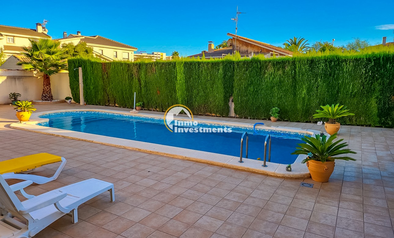 Resale - Villa - Playa Flamenca - Beachside