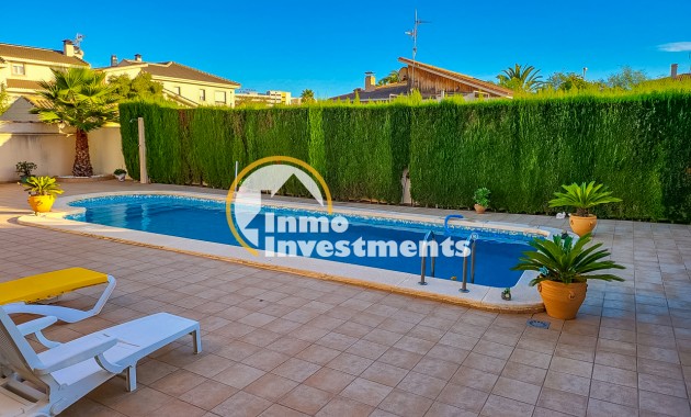 Resale - Villa - Playa Flamenca - Beachside