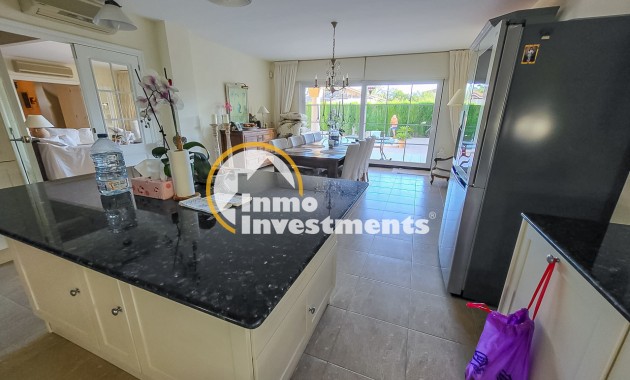 Resale - Villa - Playa Flamenca - Beachside